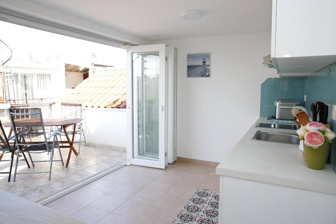 Holiday Home Yan With Bay View Водице Екстериор снимка