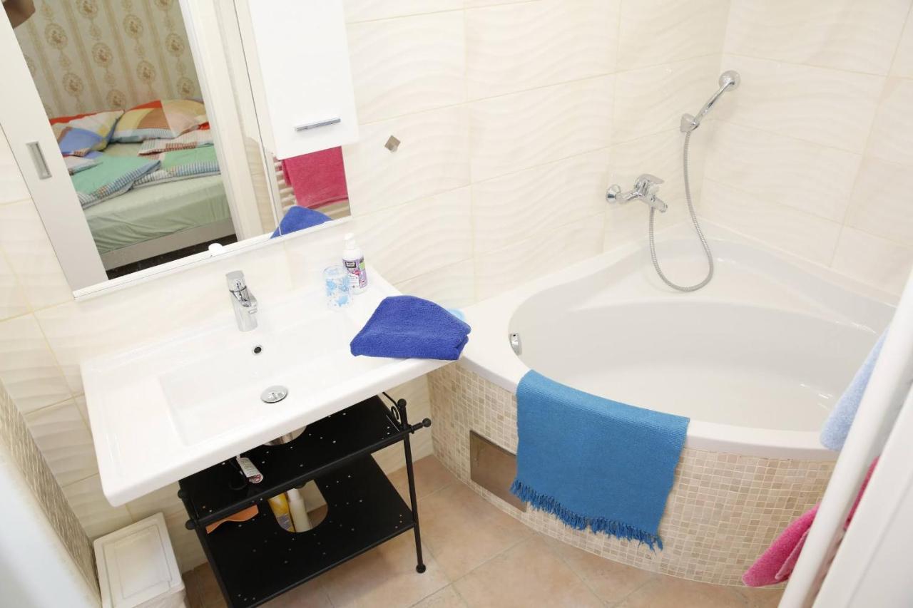 Holiday Home Yan With Bay View Водице Екстериор снимка