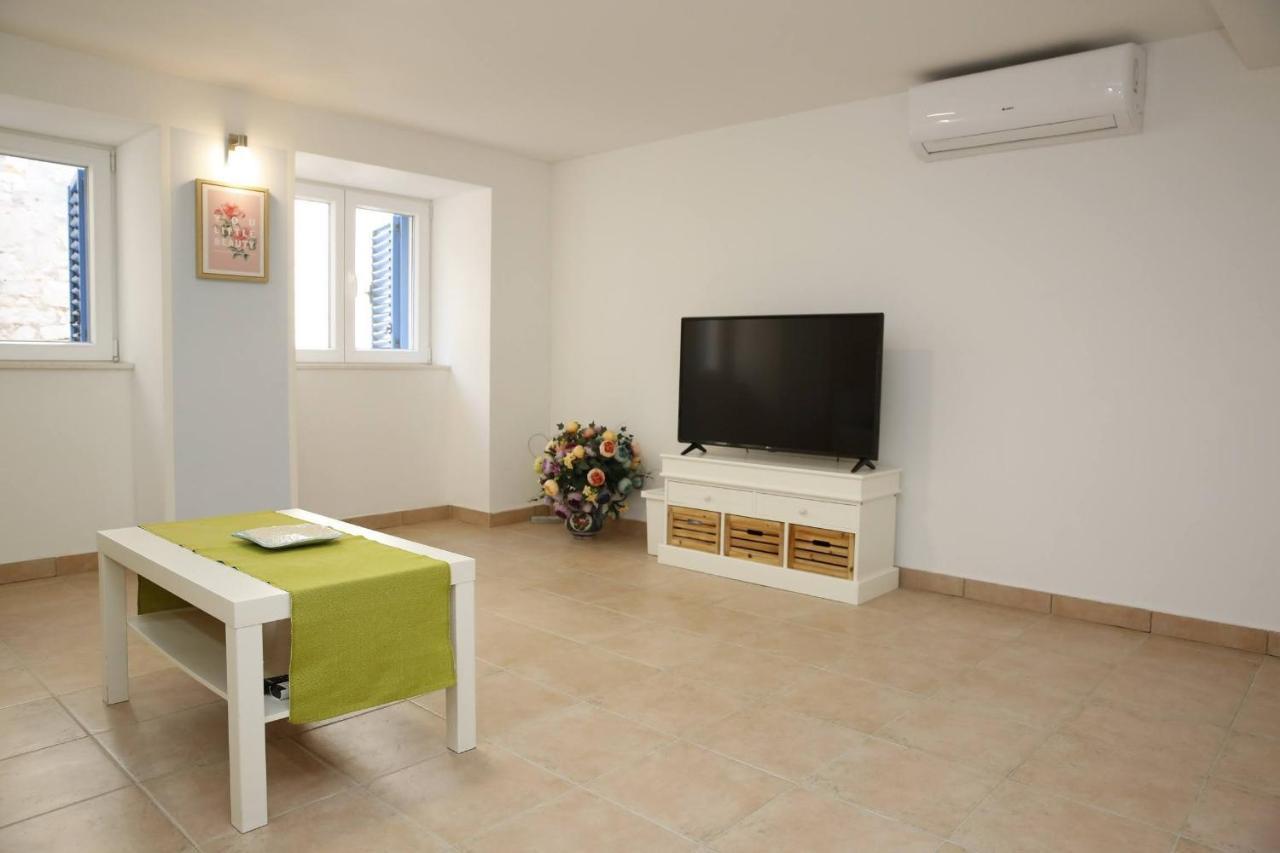 Holiday Home Yan With Bay View Водице Екстериор снимка