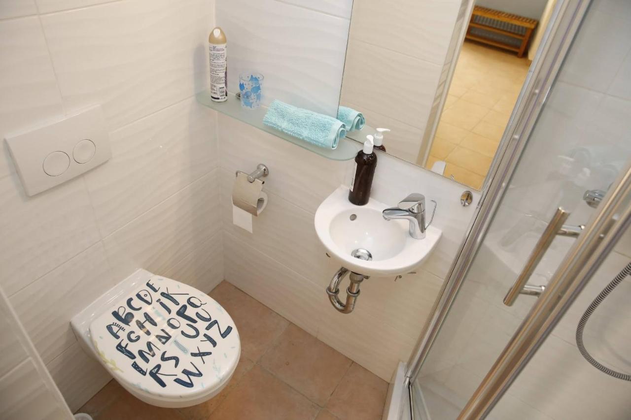 Holiday Home Yan With Bay View Водице Екстериор снимка
