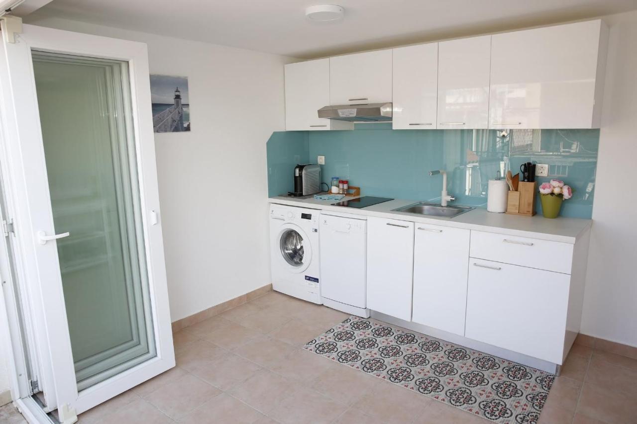 Holiday Home Yan With Bay View Водице Екстериор снимка